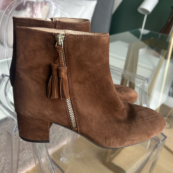 Ann Taylor - Kyle Brown Suede Bootie - Size 8.5 - Picture 2 of 6
